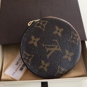Louis Vuitton Round Coin Purse in Monogram Canvas with Gold Tone Hardware